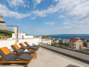Luxury home with bubble bath near sea
